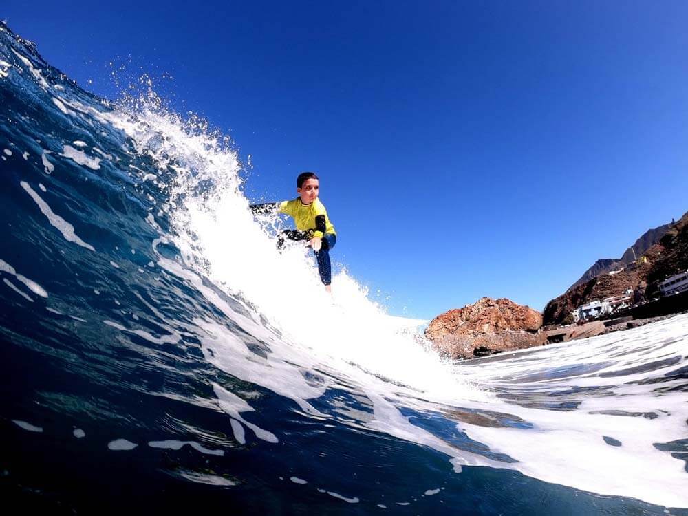 Campamentos de surf para menores en Tenerife